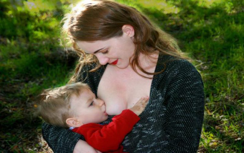 Amamentação: Os benefícios que valem também para as mamães